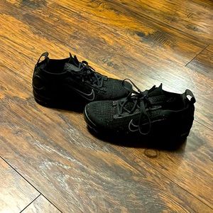 Nike Vapormax. Only worn once, like NEW!